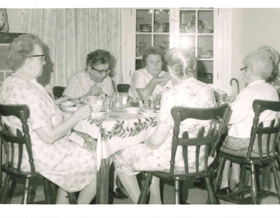 SC Amelia Spang Strickler Mansion 1950 00 Women at Dining Room Table Eating